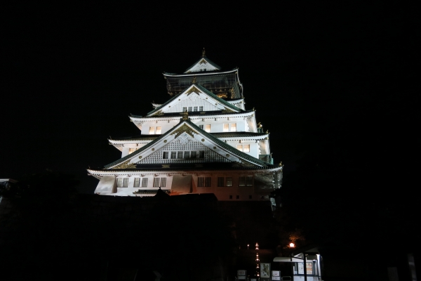 Osaka-Jo at night
