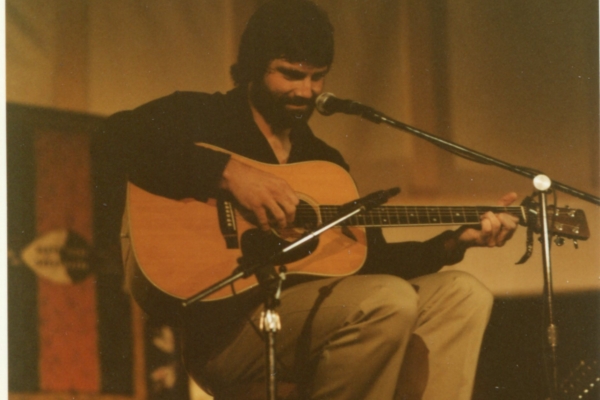 Pearson singing at The Seattle Concert Theater